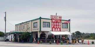 Yeehaw Junction – nu utan legendariska Desert Inn Yeehaw Junction, Florida. Hotell, restaurang, bordell.