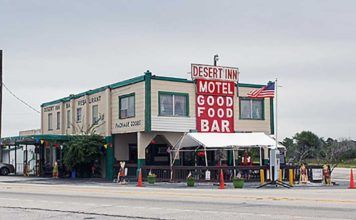 Yeehaw Junction – nu utan legendariska Desert Inn Yeehaw Junction, Florida. Hotell, restaurang, bordell.