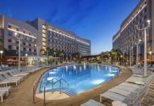 Dubbelhotellet Endless Summer med pris under $ 75! dubbelhotellet, universals hotell