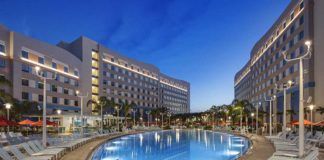 Dubbelhotellet Endless Summer med pris under $ 75! dubbelhotellet, universals hotell